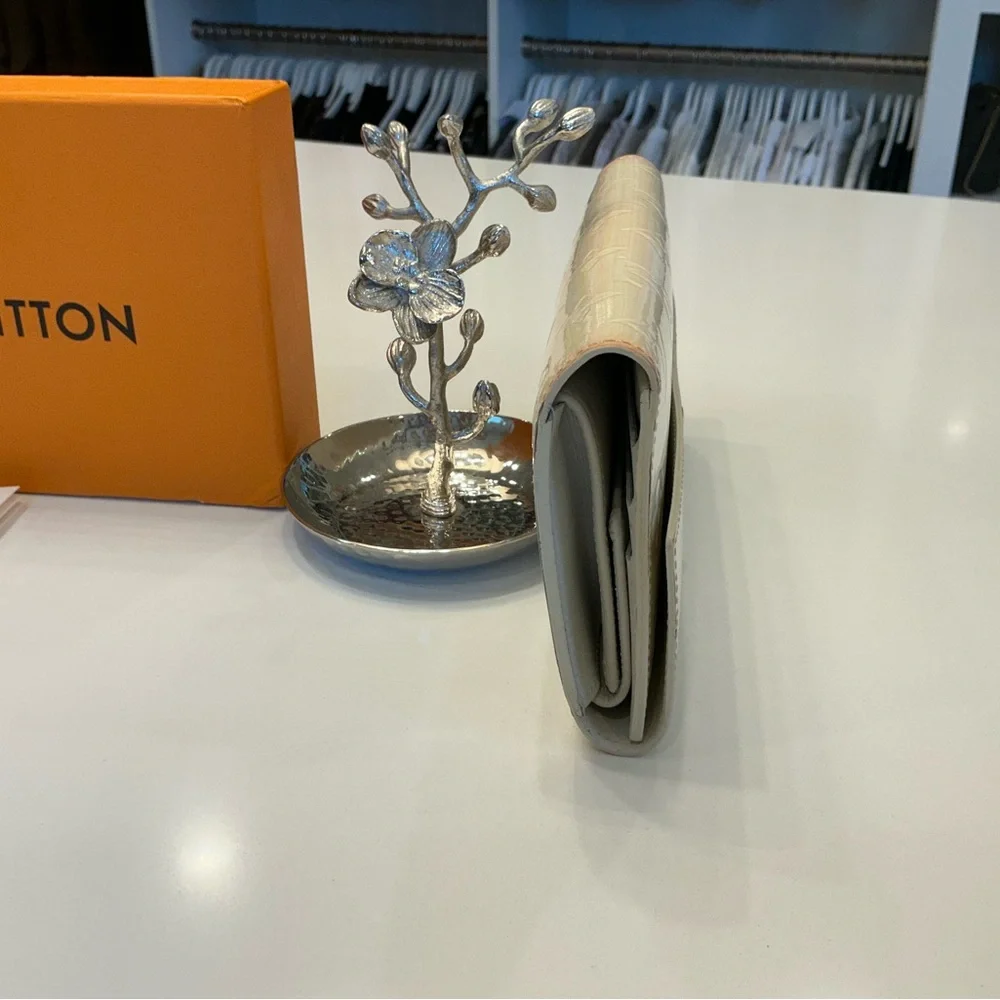 Louis Vuitton Ivory Sarah Vernis Wallet - Picture 7 of 11